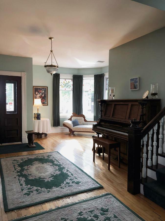 Mahogany Manor Bed & Breakfast Saint-Jean Extérieur photo