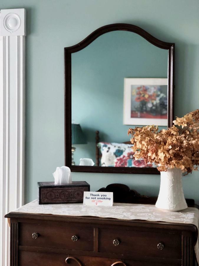 Mahogany Manor Bed & Breakfast Saint-Jean Extérieur photo