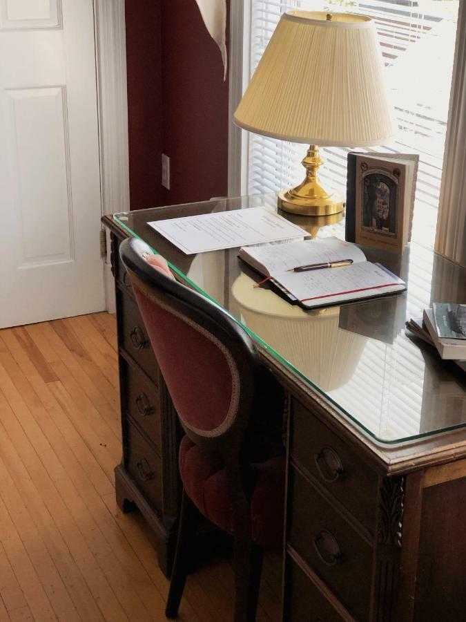 Mahogany Manor Bed & Breakfast Saint-Jean Extérieur photo