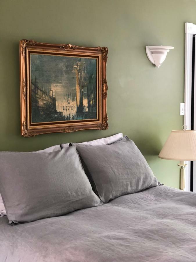 Mahogany Manor Bed & Breakfast Saint-Jean Extérieur photo